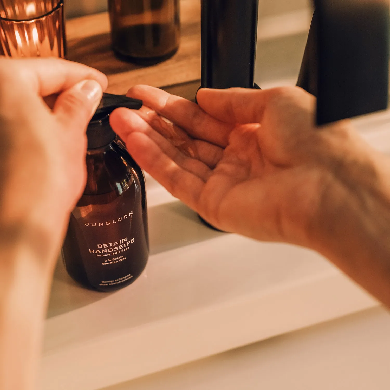 JUNGLÜCK Betain Handseife 240 ml mit Duft für Hände