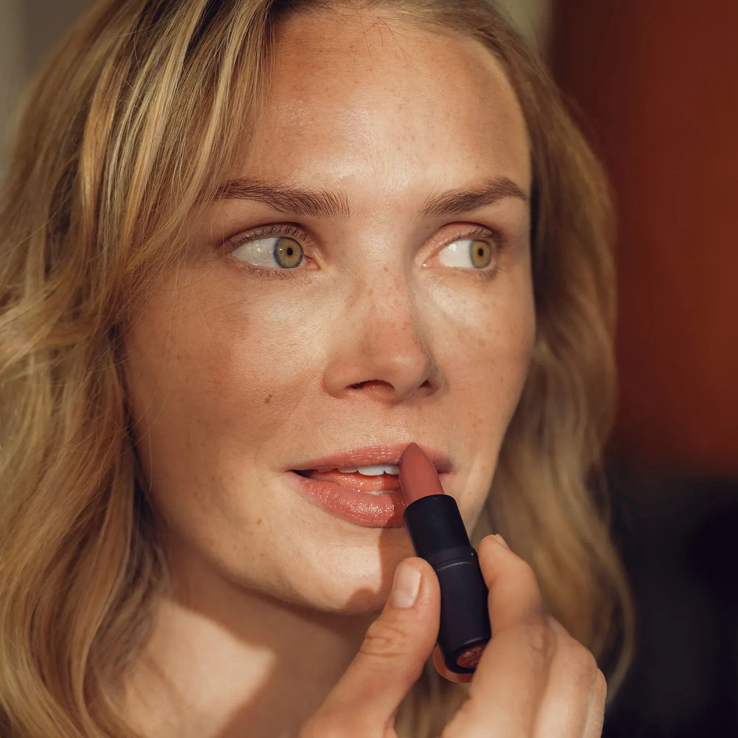 JUNGLÜCK Hyaluron Lippenbalsam Rosenholz 4,5 g getönt